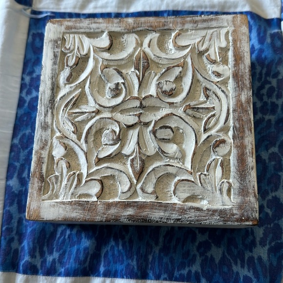 Wooden jewelry box - Picture 1 of 3